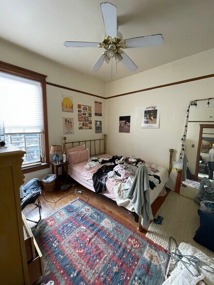 Building Photo - 3326 N Clark St