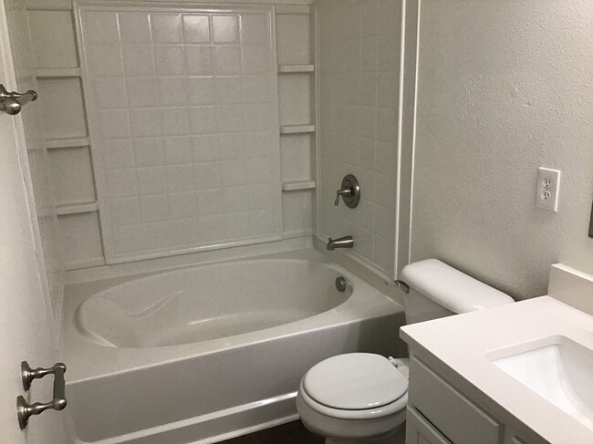 Building Photo - 14258 Marilyn Rd