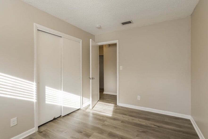 Building Photo - 6532 Albicore Rd