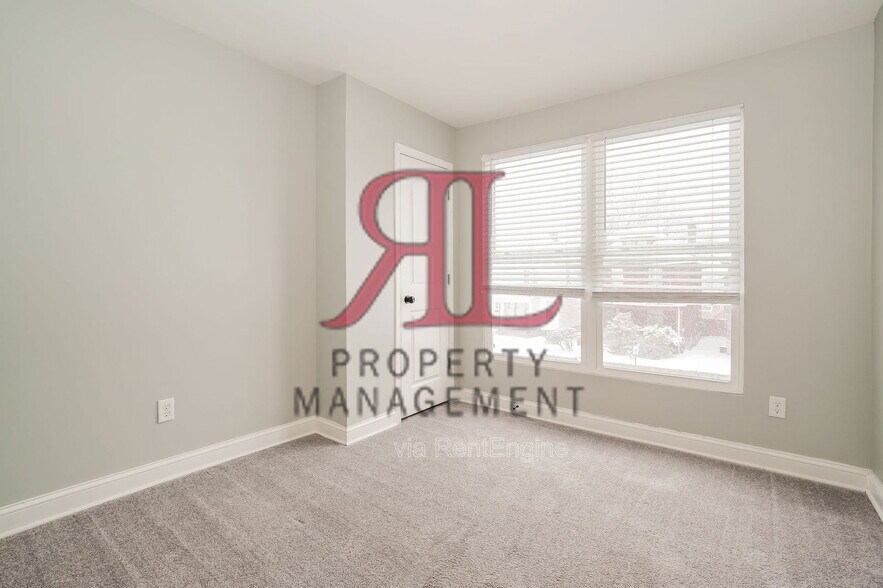 Building Photo - 858 S Ohio Ave