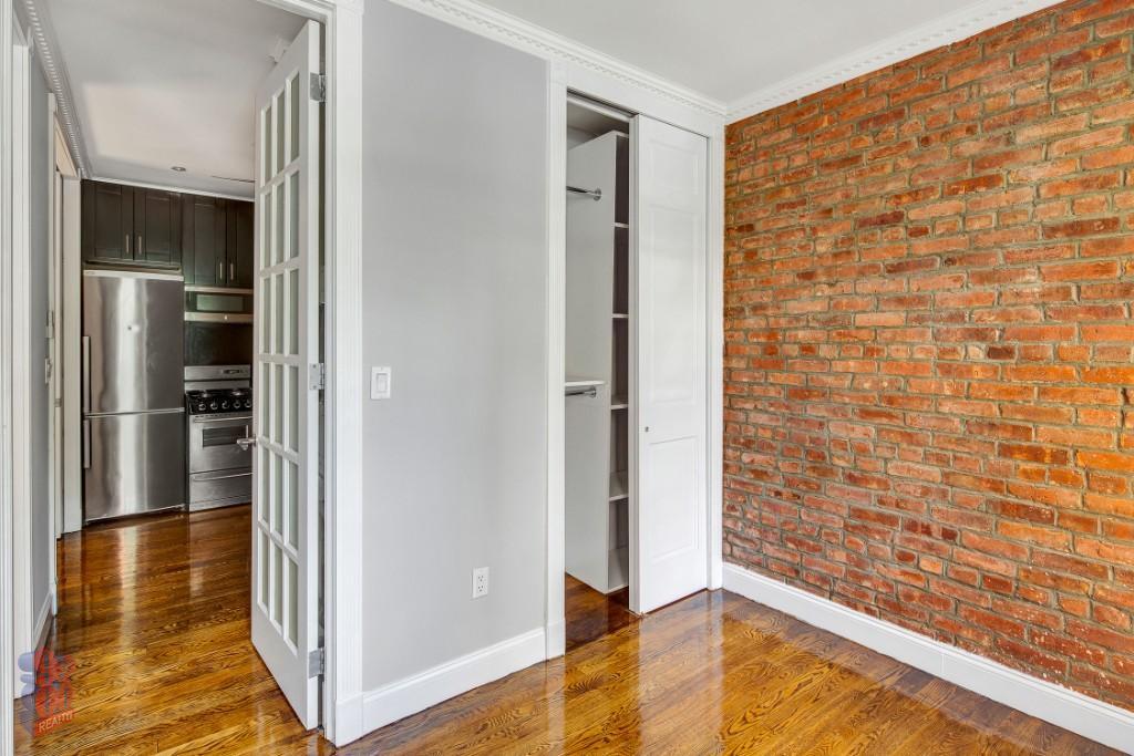 Building Photo - 314 E 106th St