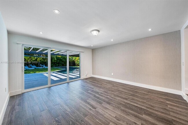 Building Photo - 10618 NE 11th Ct