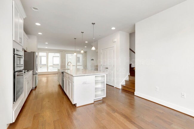 Building Photo - 402 Stabler Ln