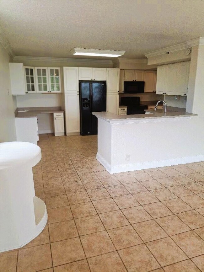 Building Photo - 105 Lake Emerald Dr