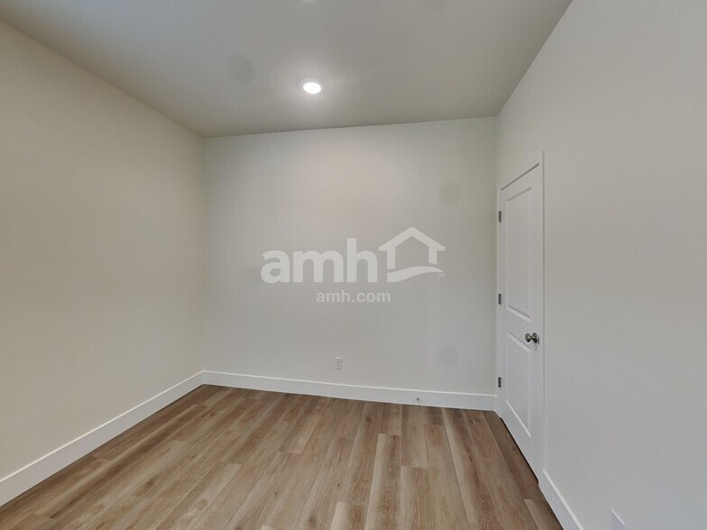 Building Photo - 494 Silverbell Fls Pl