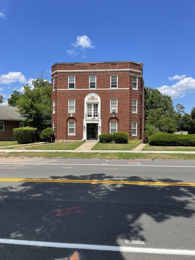 Building Photo - 225 W Main St