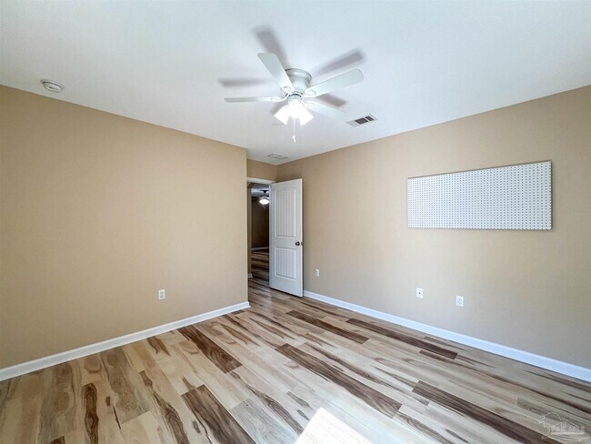 Building Photo - 202 Creekview Dr