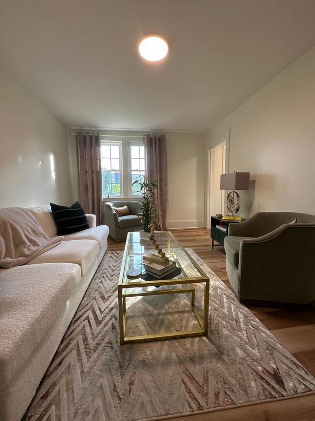 Building Photo - 3 bedroom, 2 bath, furnished Kingsport, TN