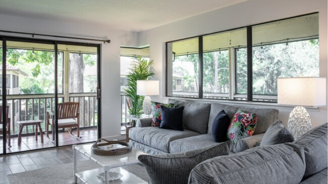 Living - 632 Brackenwood Cove