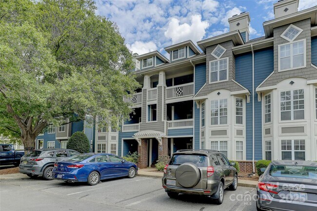 Building Photo - 501 Olmsted Park Pl