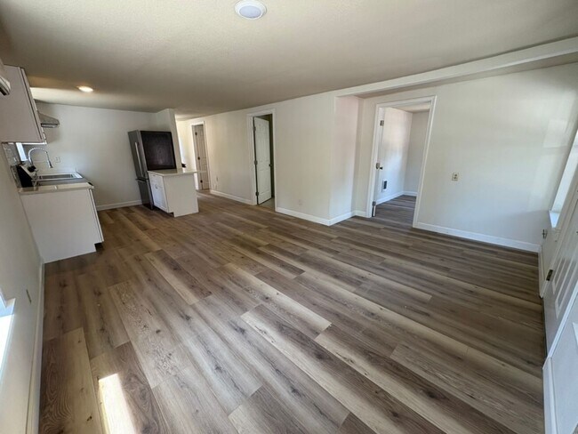 Building Photo - 52563 Doe Ln