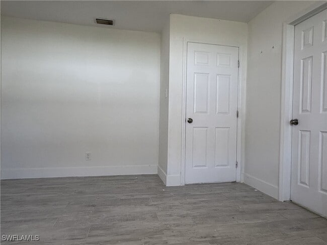 Building Photo - 9767 Montana Ct