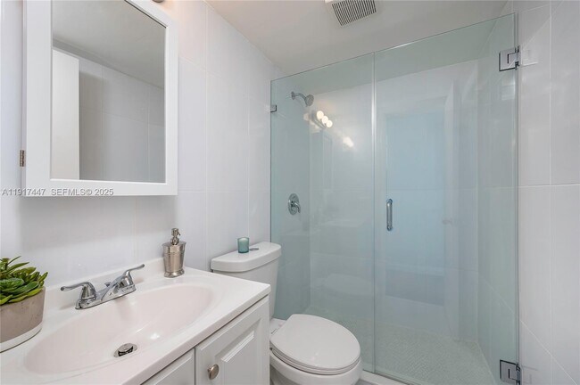 Building Photo - 2463 Coral Wy