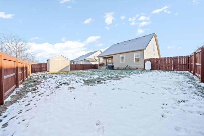 Building Photo - JUST REDUCED!!!  Nice Home in Peach Tree Subdivision Waiting for you to Call home TODAY