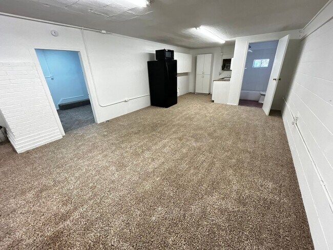 Building Photo - Perfect Rental for Families — Great Location!