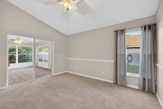 Building Photo - Available NOW - 3/2 Split Plan Home in Eustis with large Florida Rm!