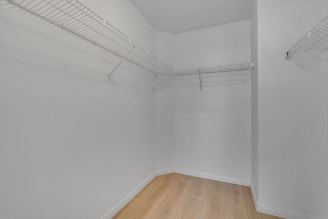 Building Photo - Beautiful Home in West with 4 bedrooms/3 b...