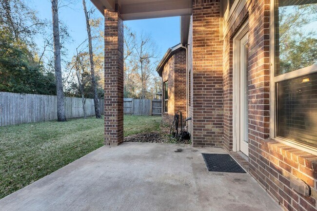 Building Photo - 18418 Hounds Lake Dr
