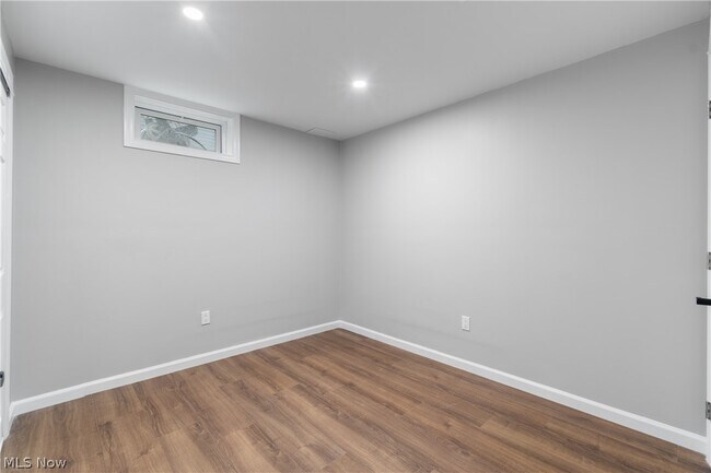 Building Photo - 64 Brewster Dr