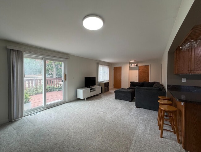 Building Photo - 5540 Fairview Ave