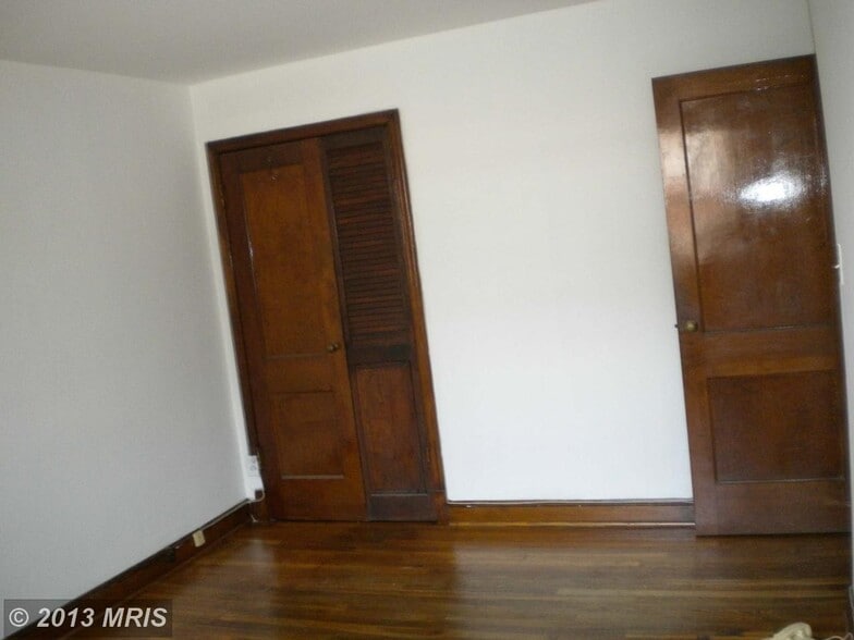 2nd bedroom - Large sized (can fit queen with other furniture) - 3967 Ames St NE