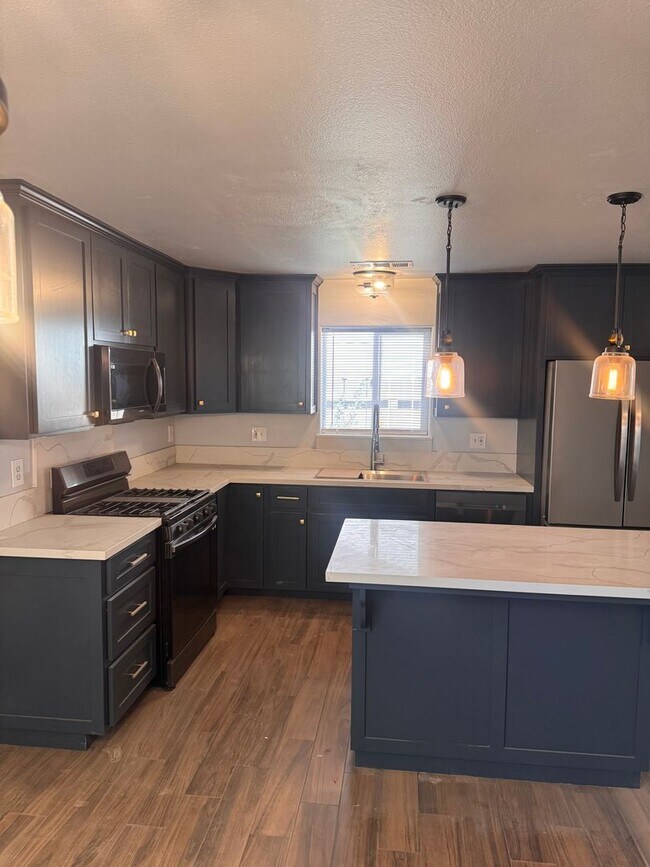 Building Photo - Newly Remolded 3 Bedroom, 2 Bath Home