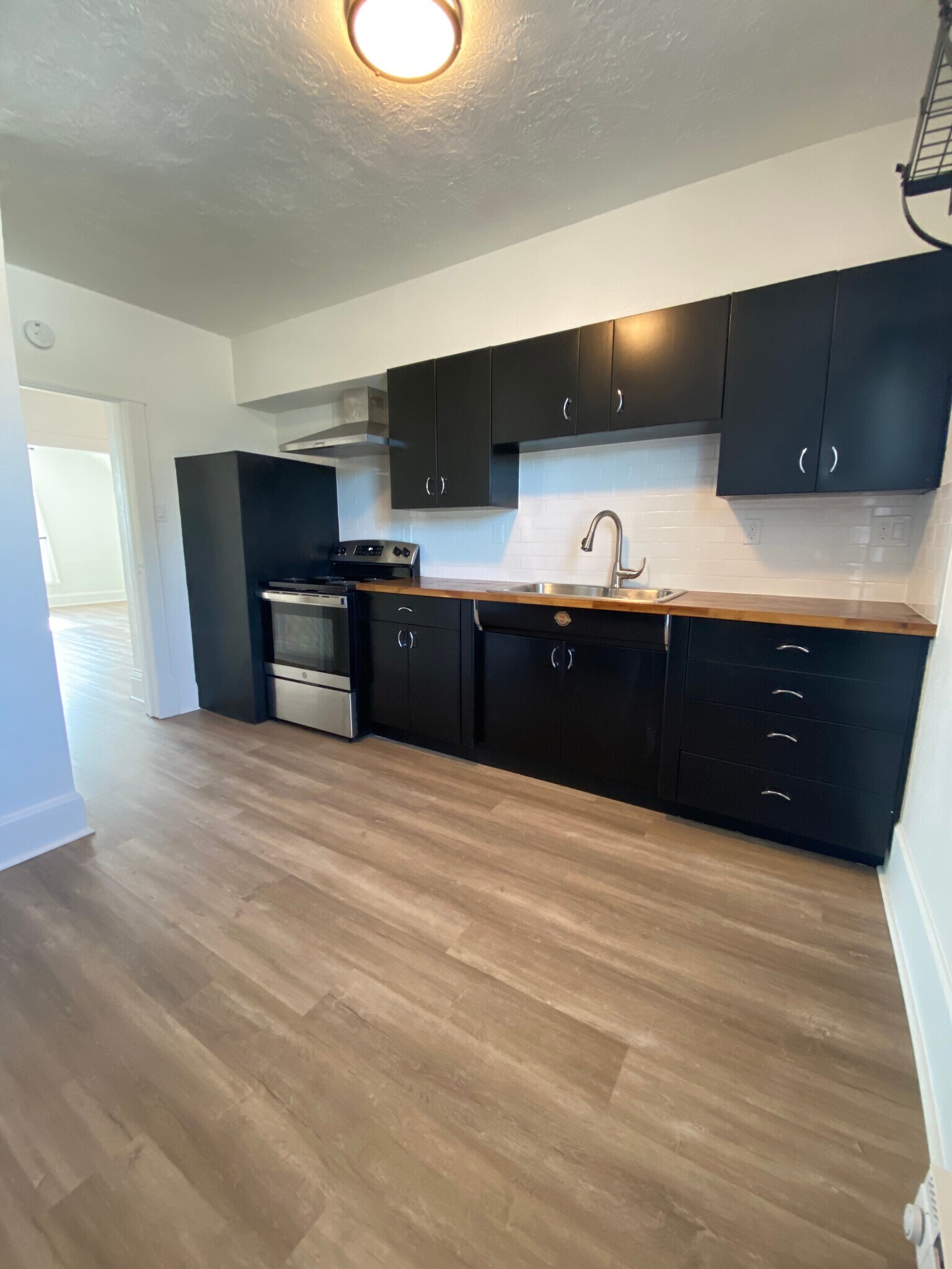 Building Photo - 224 W Shannon Ave