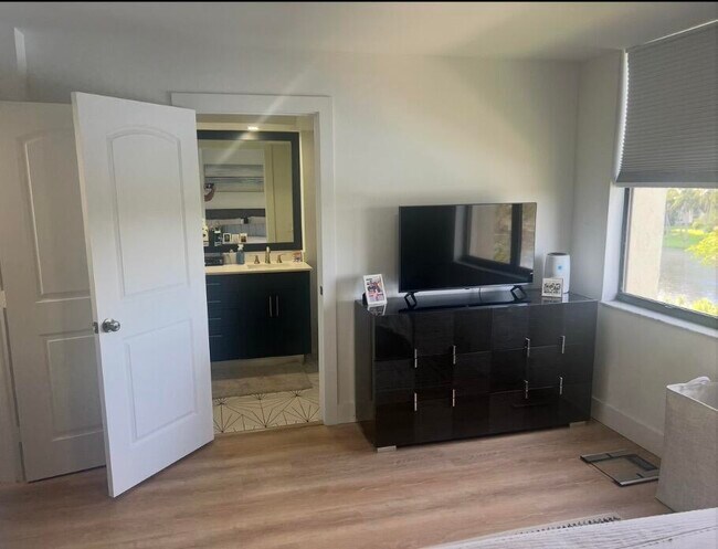 Building Photo - 955 Egret Cir