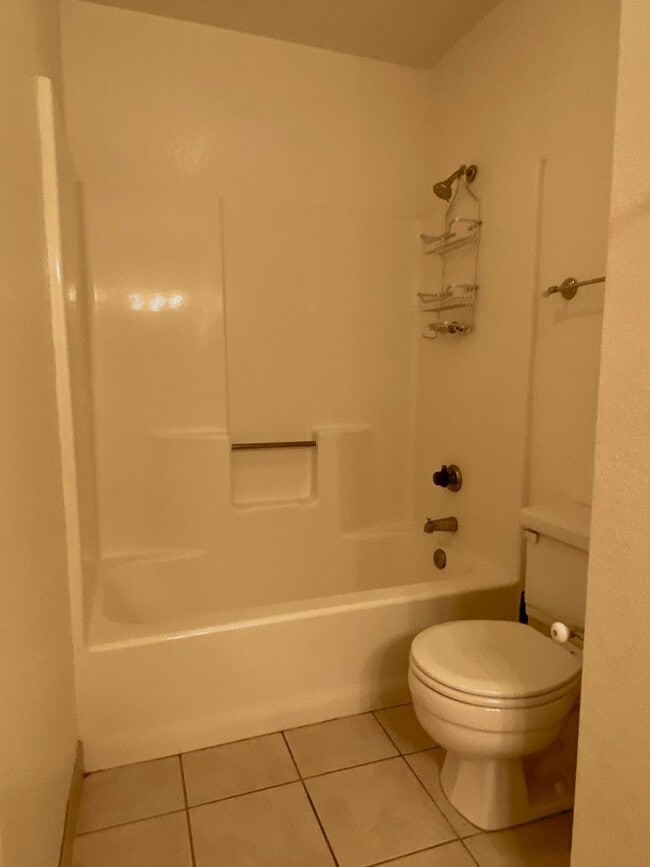 Building Photo - AVAILABLE NOW!!