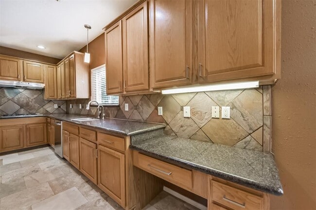 Building Photo - 2427 Shelby Park Dr