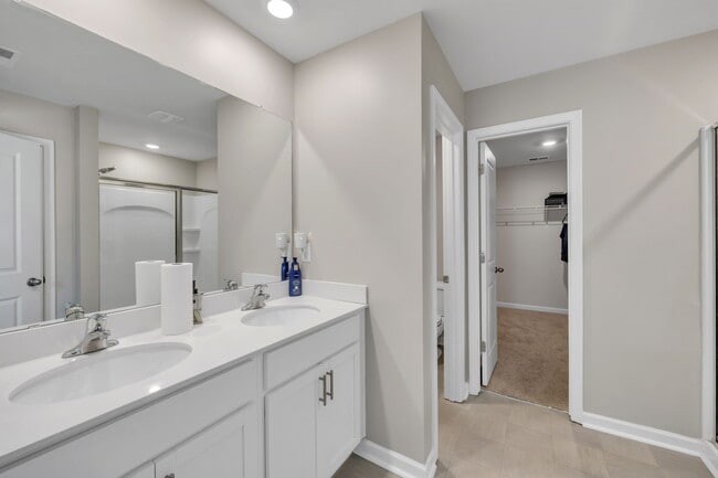 Building Photo - 207 Bridlewood Ln