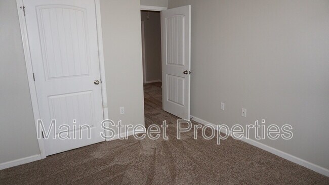 Building Photo - 2219 Waltham St