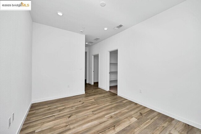 Building Photo - 354 Astilbe St