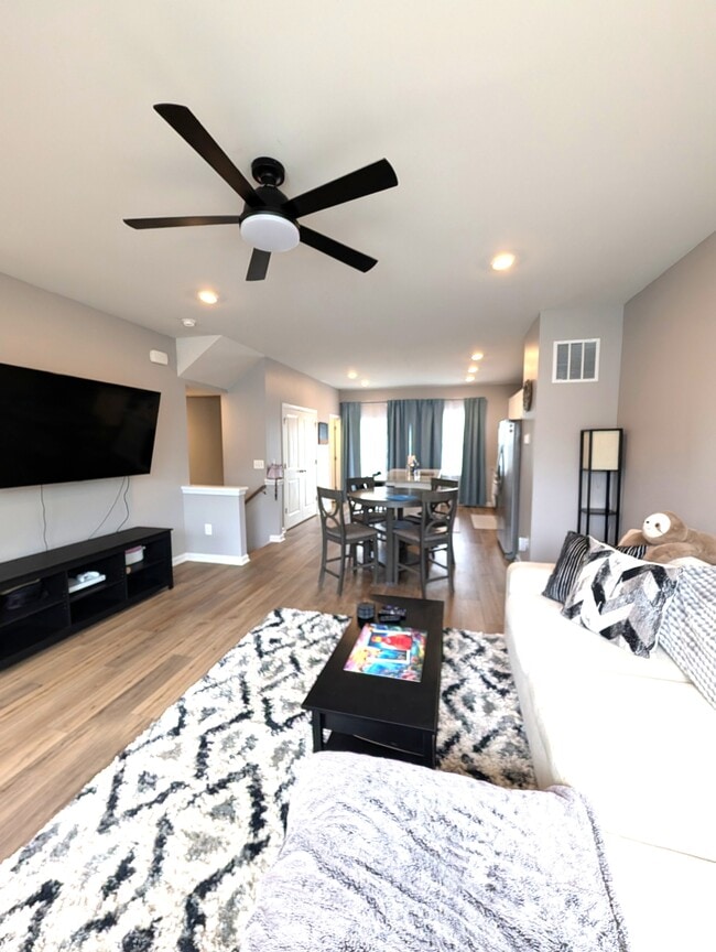 Building Photo - 5876 Ginger Dr