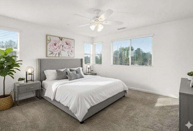 Building Photo - 1913 Oak Ln