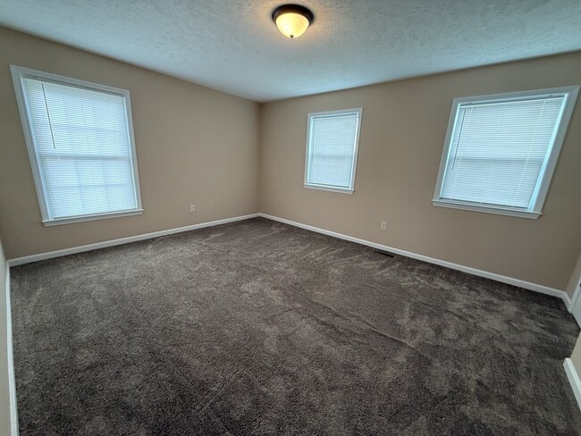Building Photo - 226 Hickory Trail