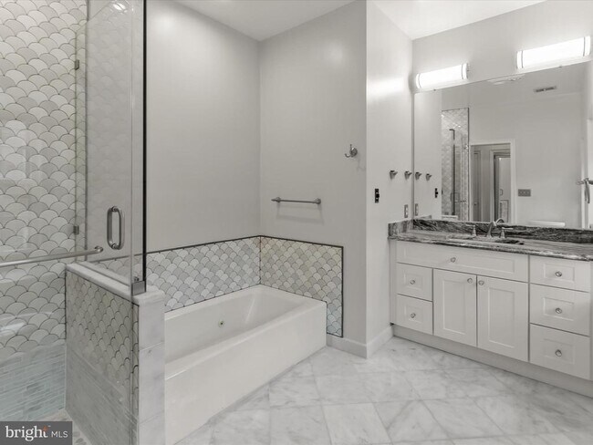 Building Photo - 4424 Westover Pl NW