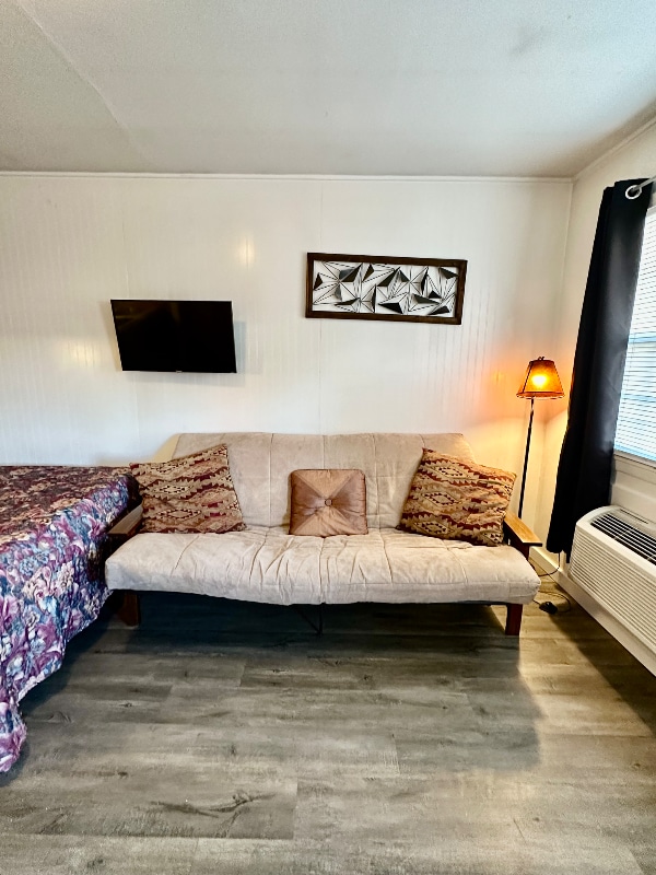 Building Photo - 210 E North St