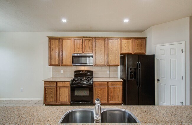 Building Photo - 14555 Gleaming Rose Dr