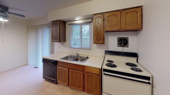 Building Photo - Multnomah Village - Single Level, Large Ya...