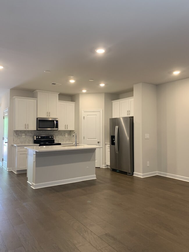 Building Photo - 1624 Vlg Grv Ln