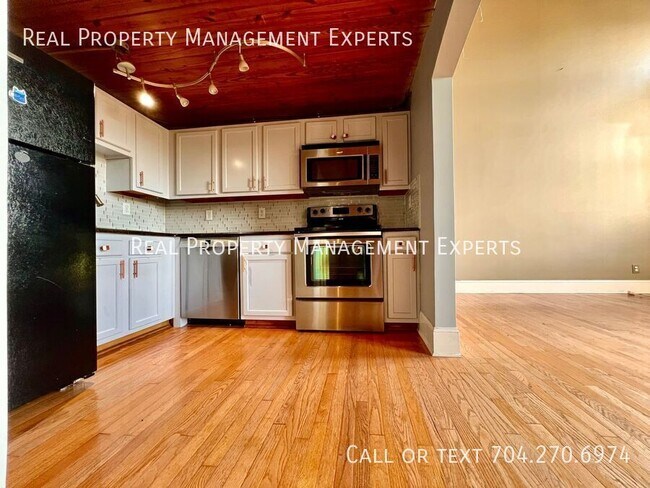 Building Photo - 201 S Hoskins Rd