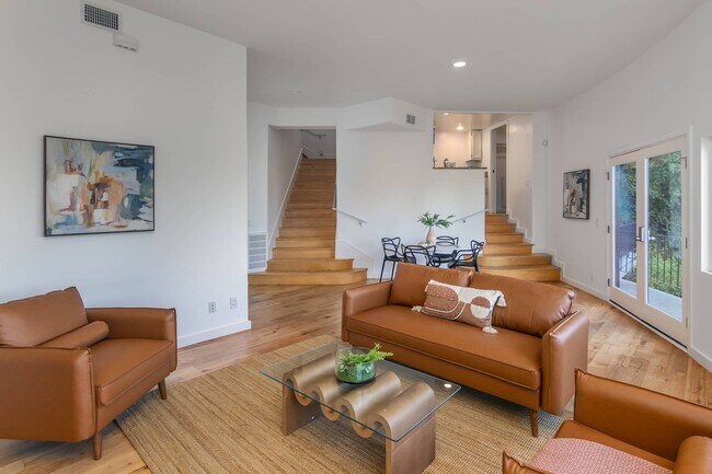 Building Photo - 3828 Alomar Dr