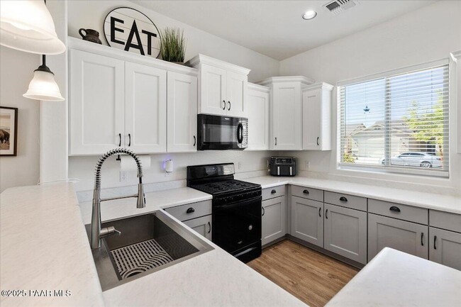 Building Photo - 6149 Laguna Ln