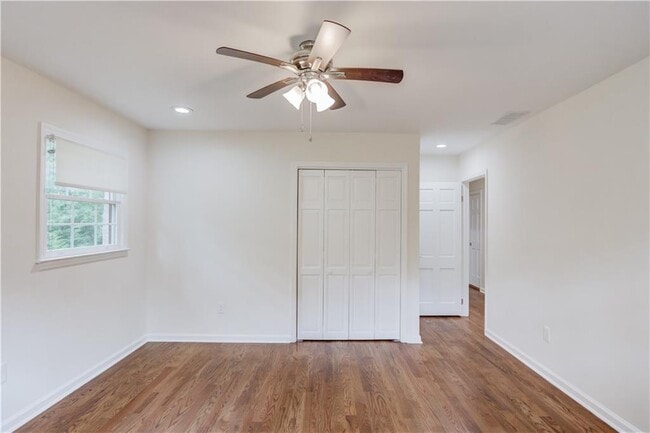 Building Photo - 770 Crest Valley Dr NW