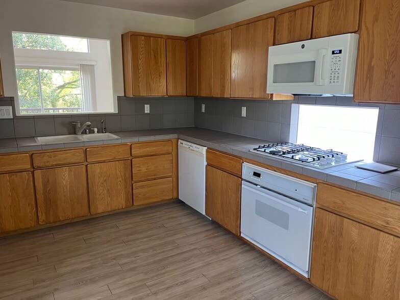 Kitchen - 23321 Ida Pl