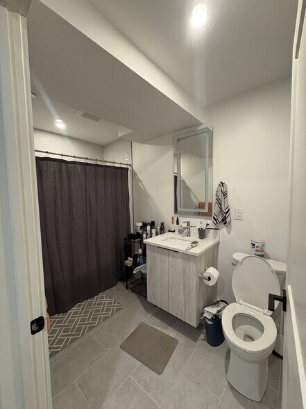 Building Photo - 3439 Lancaster Ave