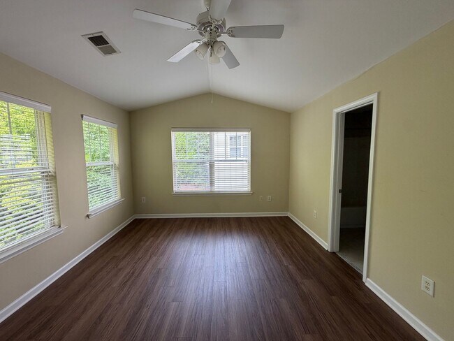Building Photo - 1615 Elmwood Ct