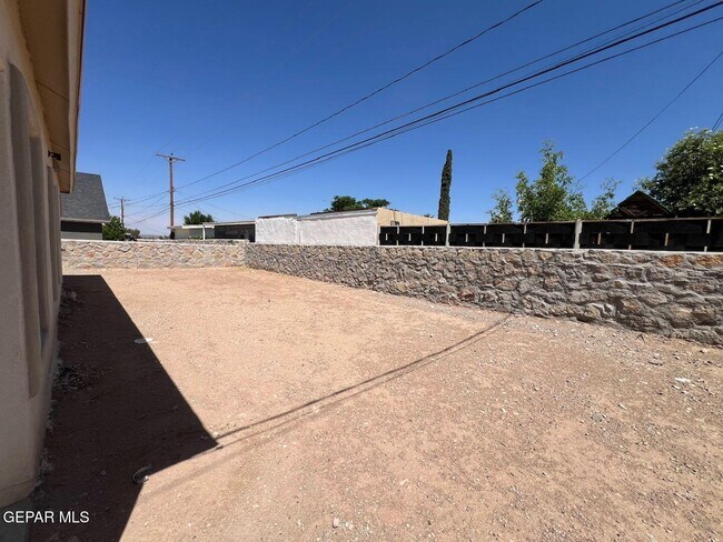 Building Photo - 1313 Meadow Rd