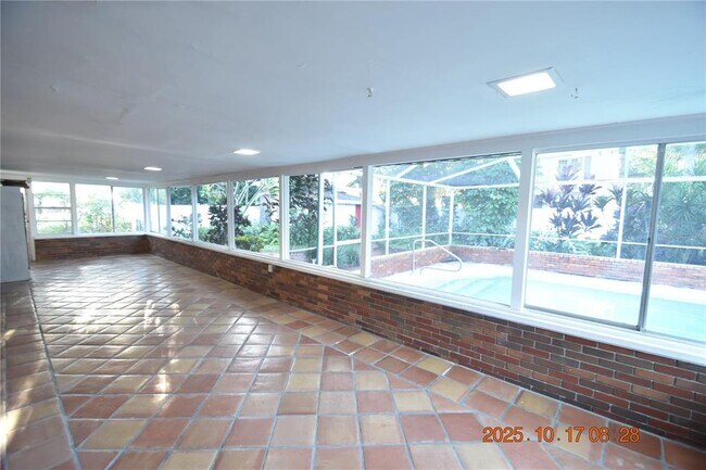 Building Photo - 4006 W Leona St